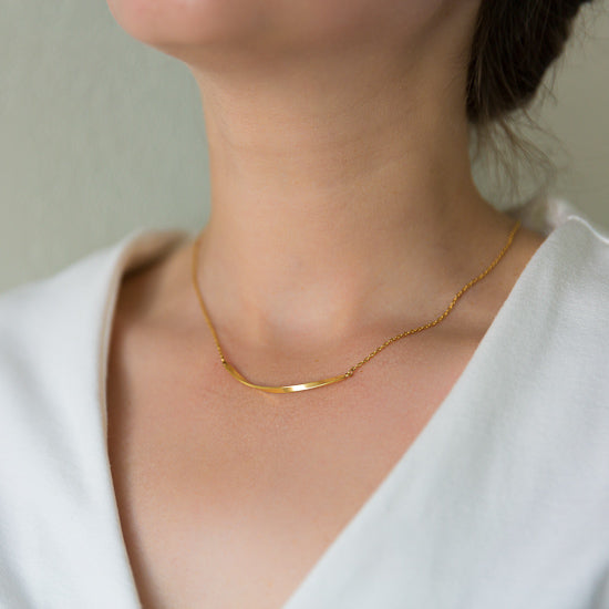 Arvo Mobius Bar Necklace - Gold